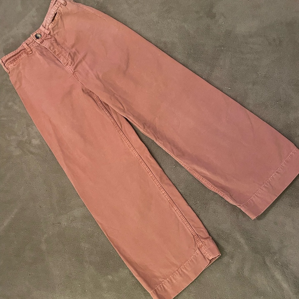 Women’s We The Free wide-leg pant. Excellent used condition. Size 24.